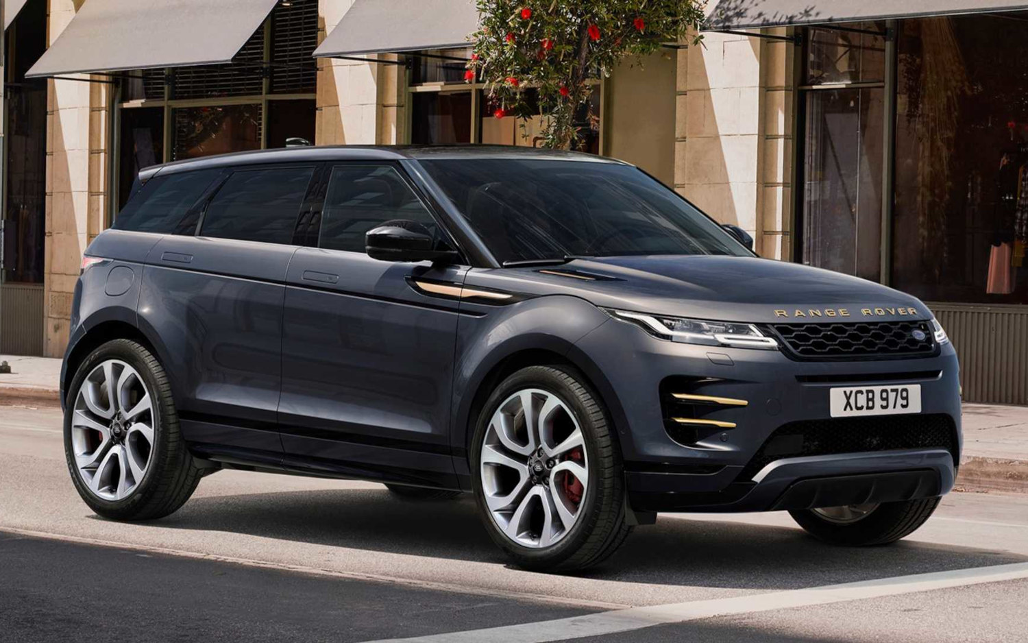 Comparison Land Rover Range Rover Evoque Autobiography 2021 vs